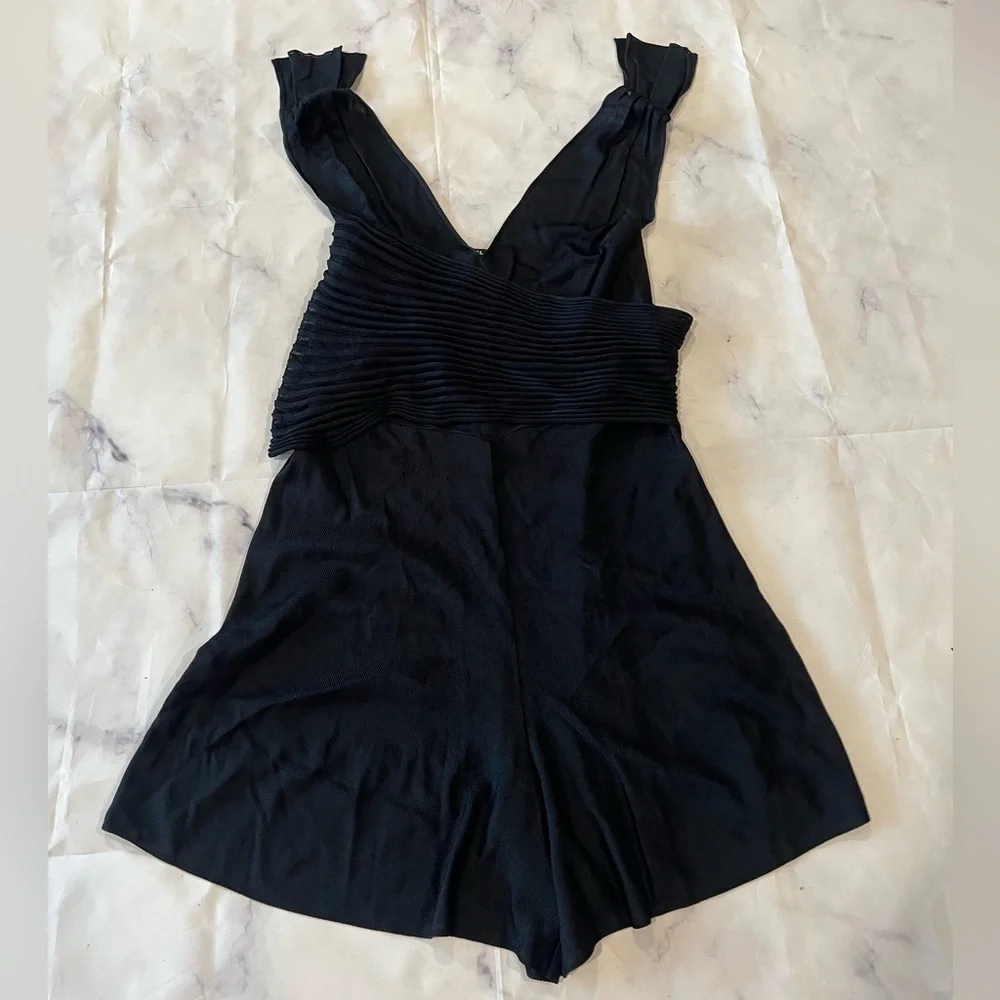 ONE DAY SALE✨ FINAL SALE🍒🤍 CHANEL jumper dress ✨